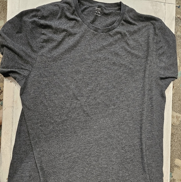 LOT of 3- Unisex Tshirts - Picture 3 of 8